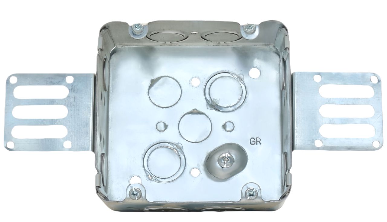 Material: Galvanized Steel, 4-11/16” Square Boxes, raised ground screw, Concentric knockouts, “SSX” bracket, 41/2” sides KOS, 41/2” bottom KOS, 43/4” sides KOS, 23/4” bottom KOS