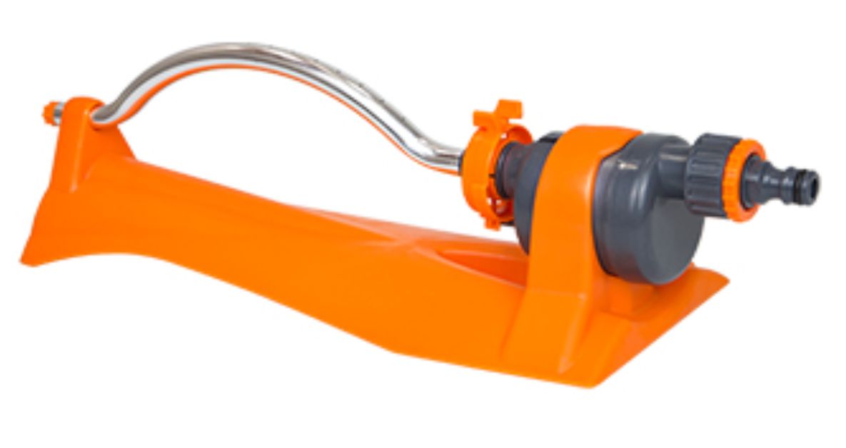 Oscillating sprinkler with 15 holes