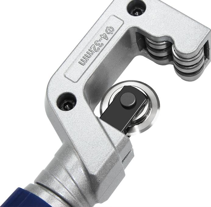 BEARING TYPE TUBE CUTTER
