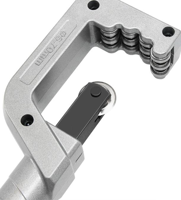 BEARING TYPE TUBE CUTTER