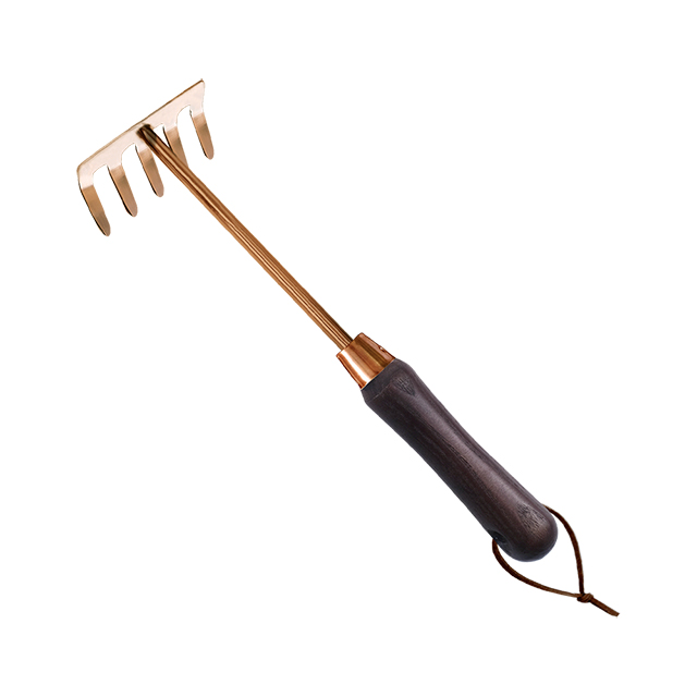 Hand rake
Copper head
Quality wooden handle