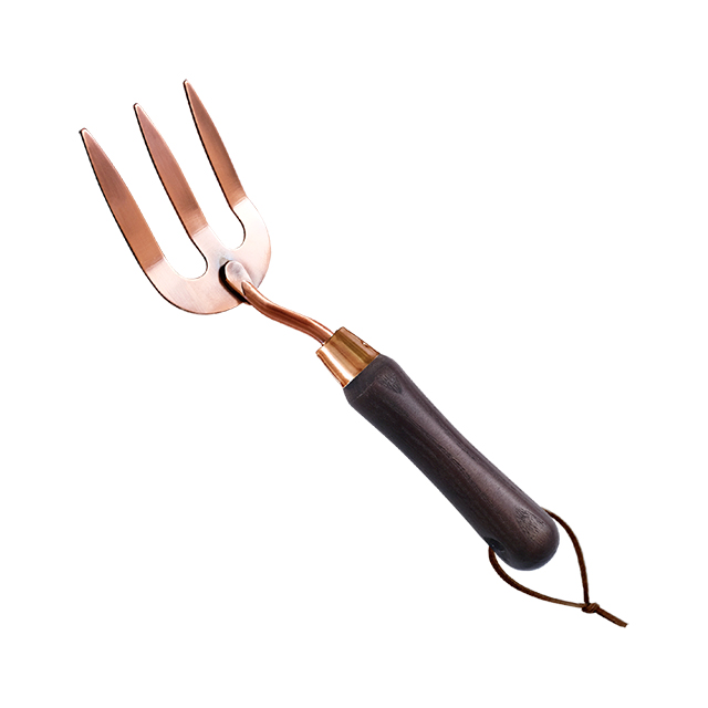 Hand cultivator
Copper head
Quality wooden handle