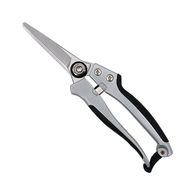 Scissors
Extra comfort and ergonomic secateurs with angled cutting head to give wood an accurate cut.
Easy to reach lock for single hand operation.
Non-stick coated blades.