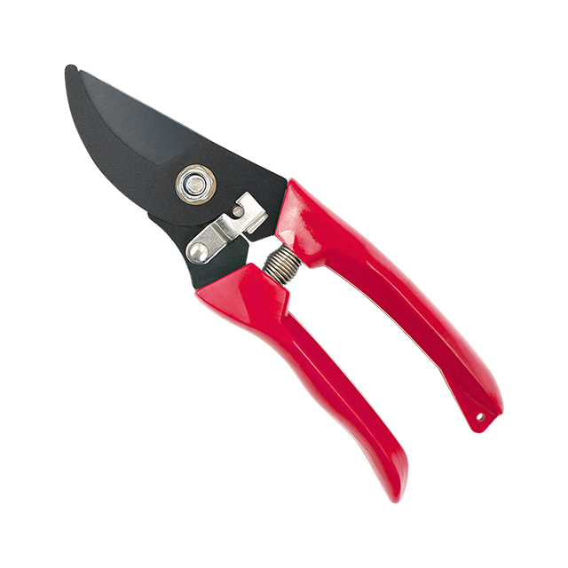 Pruner
Extra comfort and ergonomic secateurs with angled cutting head to give wood an accurate cut.
Easy to reach lock for single hand operation.
Non-stick coated blades.