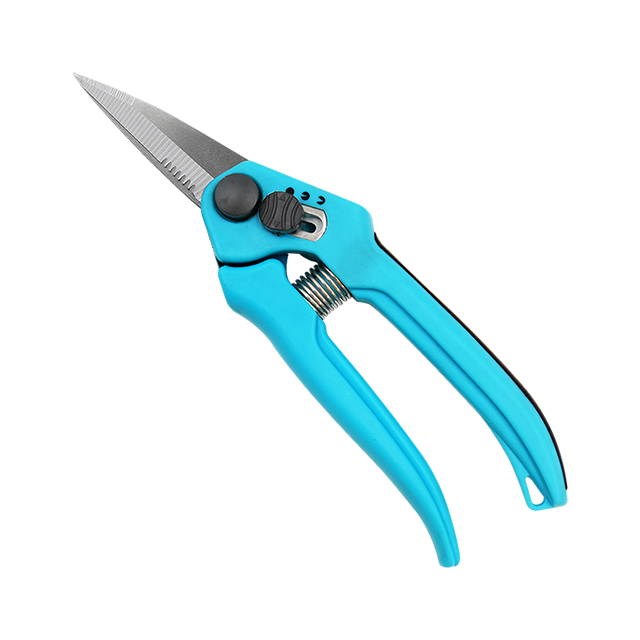 Pruning Shears.
Extra comfort and ergonomic secateurs with angled cutting head to give wood an accurate cut.