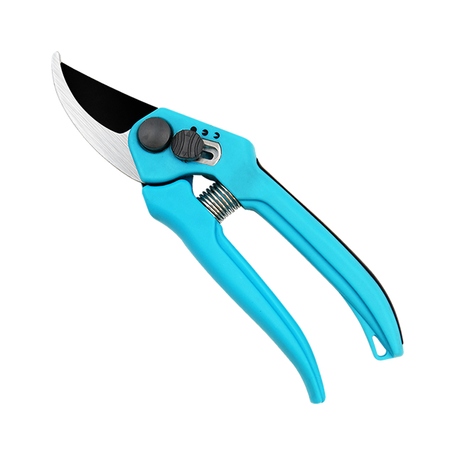 Pruning Shears.
Extra comfort and ergonomic secateurs with angled cutting head to give wood an accurate cut.