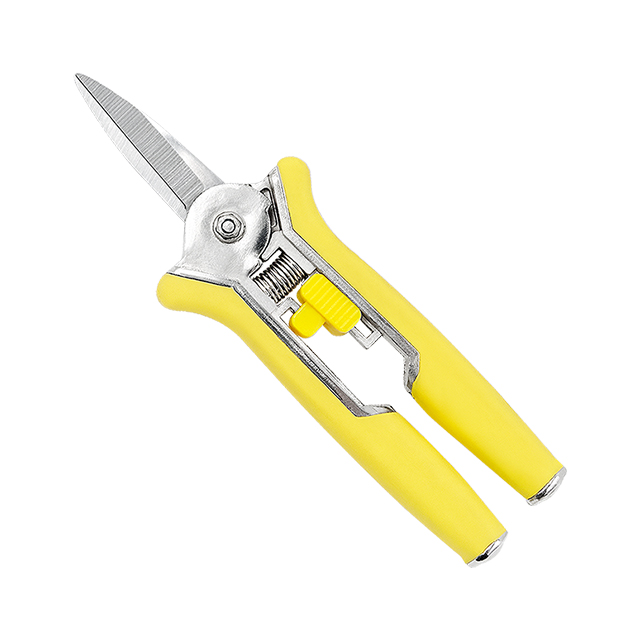 Pruning Shears.
Extra comfort and ergonomic secateurs with angled cutting head to give wood an accurate cut.