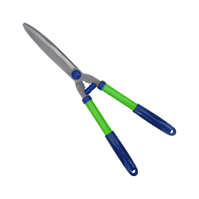 Low-friction blade coating makes cuts smooth.
Rounded,ergonomic handles.
Softgrip touchpoints for comfort and control.