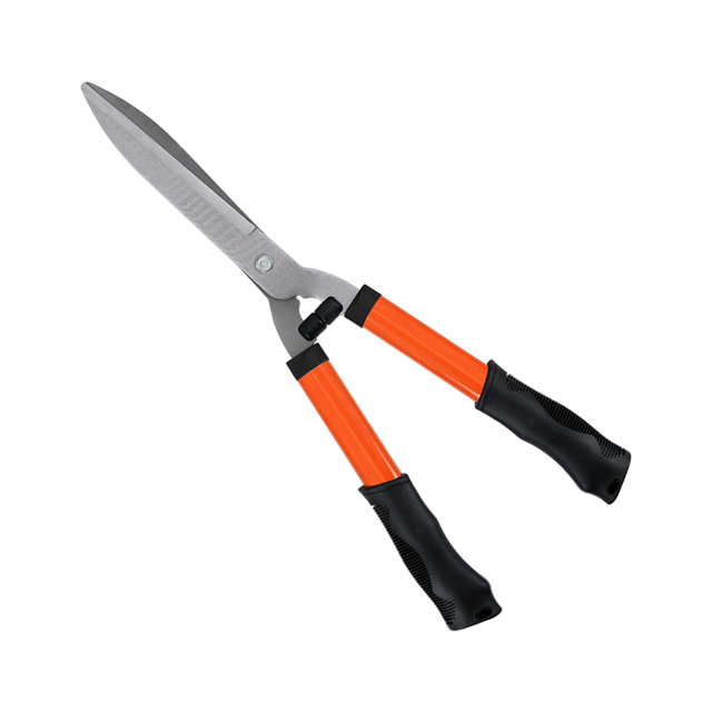 Low-friction blade coating makes cuts smooth.
Durable Oval steel handle.
Softgrip and beside lock touchpoints for comfort and control.