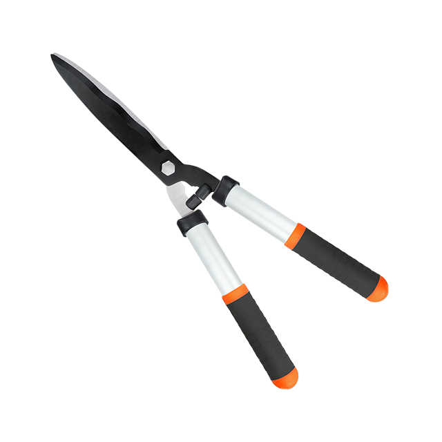 Low-friction blade coating makes cuts smooth.
Aluminum alloy ergonomic handle.
Softgrip touchpoints for comfort and control.