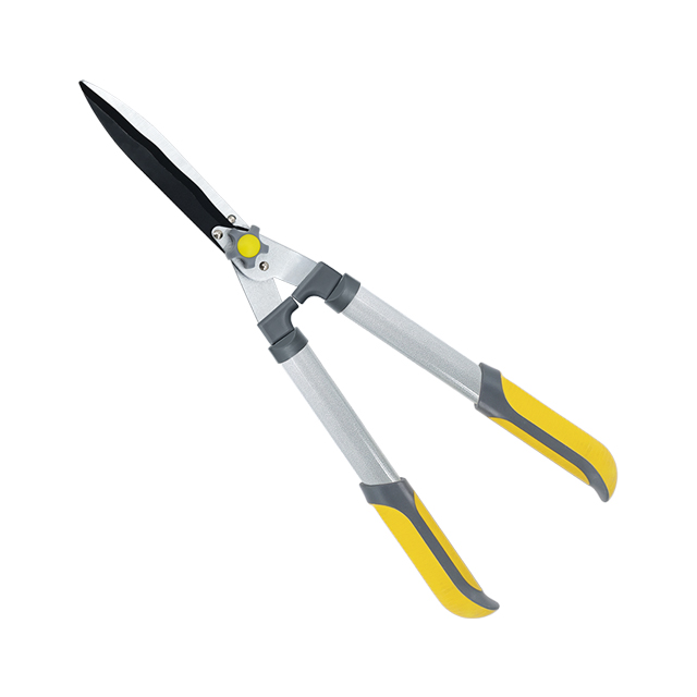 Low-friction blade coating makes cuts smooth.
Aluminum alloy ergonomic handle.
Softgrip and beside lock touchpoints for comfort and control.